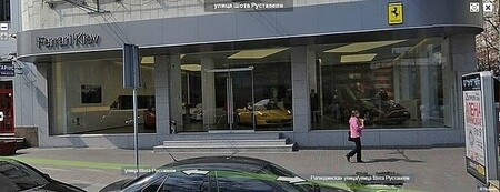 Цельностеклянная Витрина салона Ferrari, г.Киев
