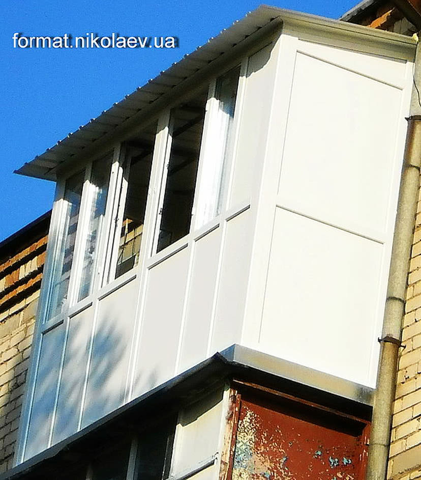 Французский балкон с крышей - объекты компании формат фото 4078.