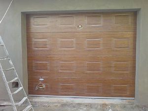 Гаражні ворота секційні фільонка золотий дуб &mdash; MS Ukraine