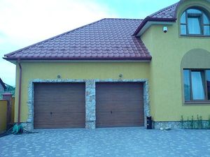 Гаражні ворота автоматичні колір під дерево золотий дуб &mdash; MS Ukraine