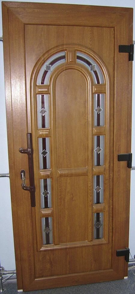 Дверь входной  группы