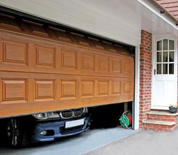 Гаражні ворота (тафлі) білий, коричневий, золотий дуб, темний дуб. &mdash; Надійна Оселя