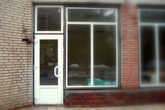 Двері металопластикові. &mdash; Віконія Буд Сервіс