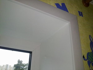 Верхний стык панелей окна детской комнаты &mdash; 