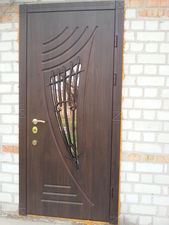 Входная дверь на даче в Новосёловке &mdash; Portala