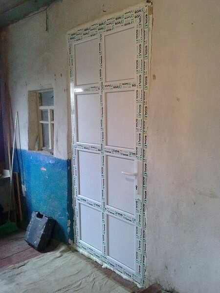 Дверь входная из пластика