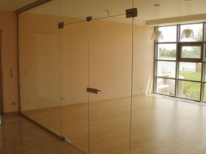 Цельностеклянные перегородки &mdash; 