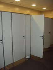 Сантехнічні перегородки &mdash; Скай Констракшн