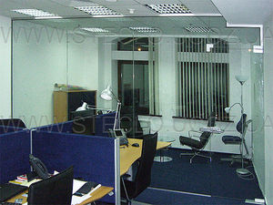 Офисная стеклянная перегородка с дверью &mdash; StekloStroy