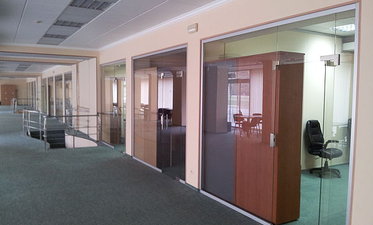 Стеклянные перегородки в офисе &mdash; Steklyannyy labyrynt