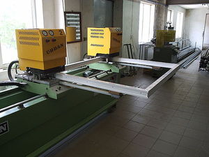 Двоголовий зварювальний апарат &mdash; 