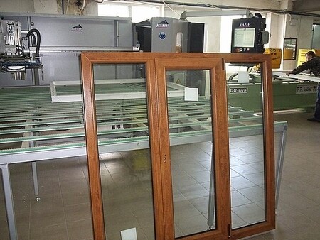 Вікно в кольорі `Золотий дуб`