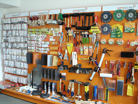 Метизы и строительный инструмент