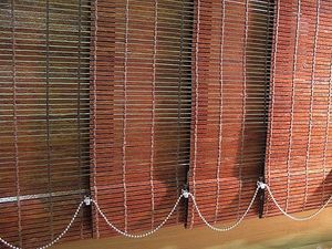 Вертикальні жалюзі з грубого бамбука. &mdash; Вдома