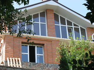 Остекление дома в Киеве. Окна Salamander 2D &mdash; Веселі вiкна