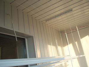 Обшивка вагонкой балкона с реализованной системой сушки вещей — Вікна-Стар, ТМ Обшивка вагонкой балкона с реализованной системой сушки вещей — Вікна-Стар, ТМ