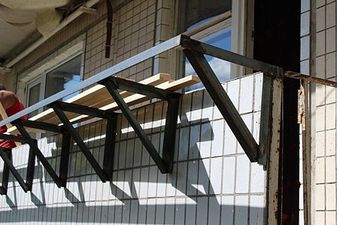 Вынос балкона по подоконнику в 96-й серии дома &mdash; Захаров