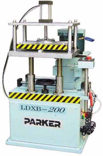 LDXB-200 Станок для фрезеровки импоста ПВХ и алюминиевых профилей для двух профильных систем LDXB-200 Станок для фрезеровки импоста ПВХ и алюминиевых профилей для двух профильных систем